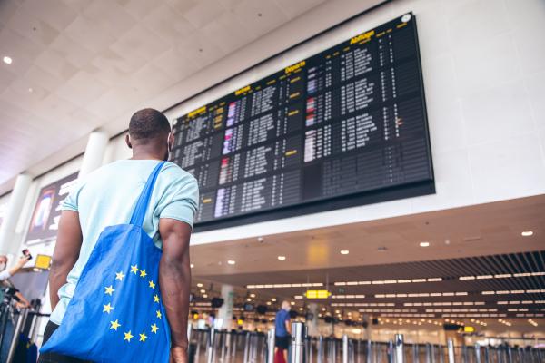 Illustrations on the departures on holiday	